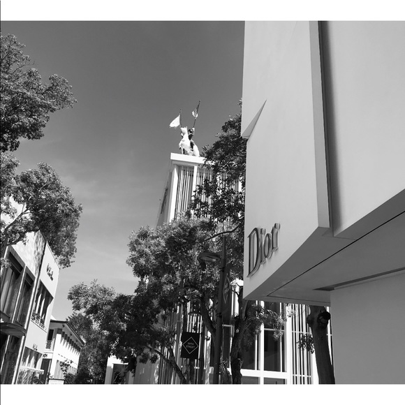 🌴Resort Style Wardrobe🌴 - Picture 3 of 4